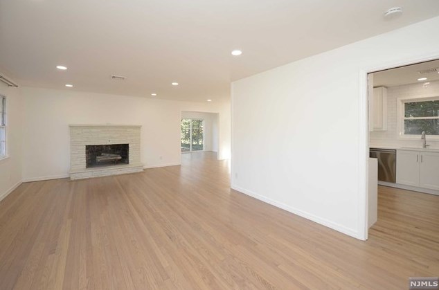 58 Oxford Pl, Ridgewood, NJ 07452