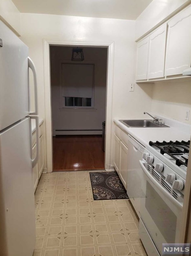 565 Grove St, Clifton NJ  07013-3142 exterior
