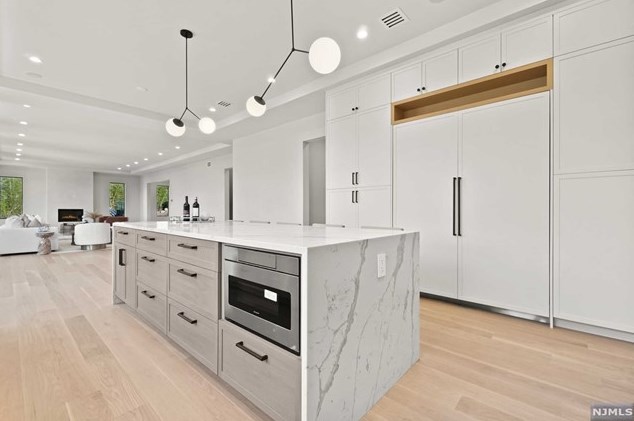 68 Ridge Rd, Tenafly NJ  07670-2324 exterior