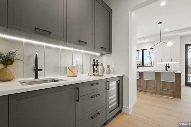 68 Ridge Rd, Tenafly NJ  07670-2324 exterior