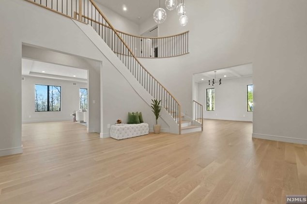 68 Ridge Rd, Tenafly NJ  07670-2324 exterior