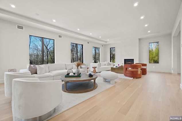 68 Ridge Rd, Tenafly NJ  07670-2324 exterior