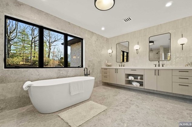 68 Ridge Rd, Tenafly NJ  07670-2324 exterior