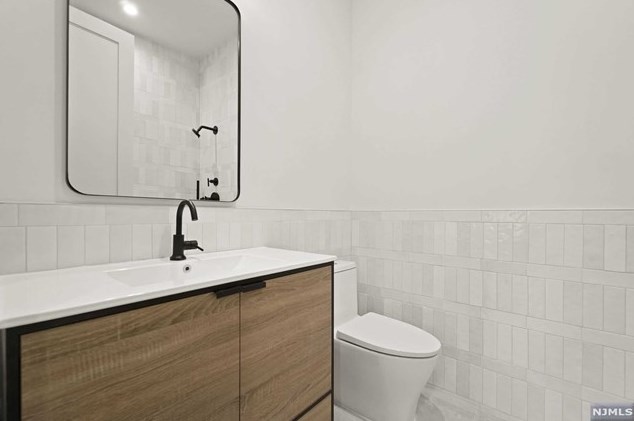 68 Ridge Rd, Tenafly NJ  07670-2324 exterior