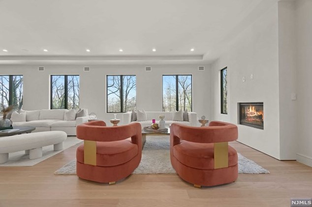 68 Ridge Rd, Tenafly NJ  07670-2324 exterior