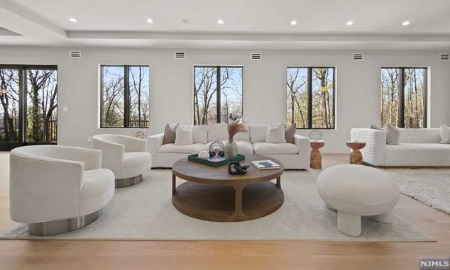 68 Ridge Rd, Tenafly NJ  07670-2324 exterior