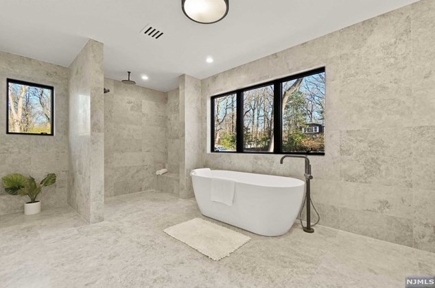 68 Ridge Rd, Tenafly NJ  07670-2324 exterior