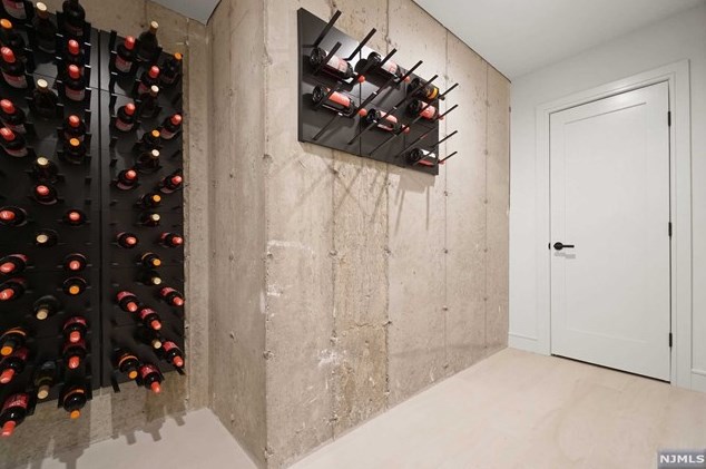 68 Ridge Rd, Tenafly NJ  07670-2324 exterior