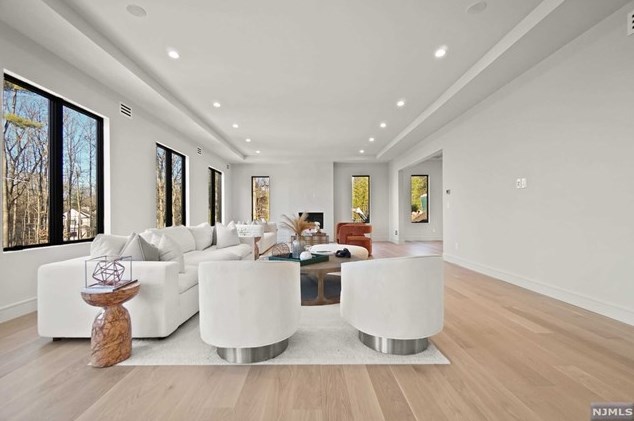 68 Ridge Rd, Tenafly NJ  07670-2324 exterior