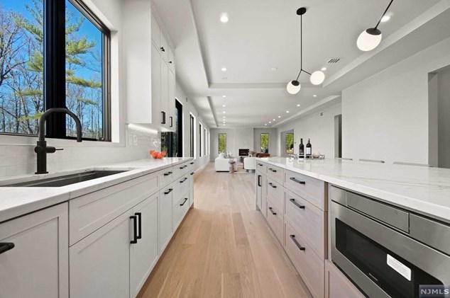 68 Ridge Rd, Tenafly NJ  07670-2324 exterior