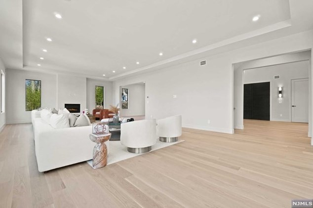 68 Ridge Rd, Tenafly NJ  07670-2324 exterior