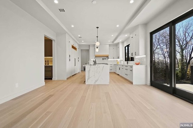 68 Ridge Rd, Tenafly NJ  07670-2324 exterior