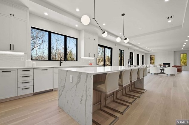 68 Ridge Rd, Tenafly NJ  07670-2324 exterior