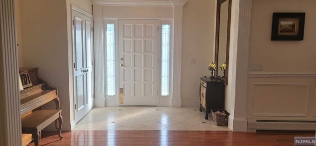 1057 Fairview Ln, West Fort Lee NJ 07024-1537 exterior