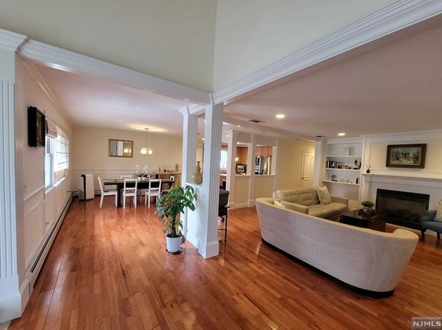 1057 Fairview Ln, West Fort Lee NJ 07024-1537 exterior