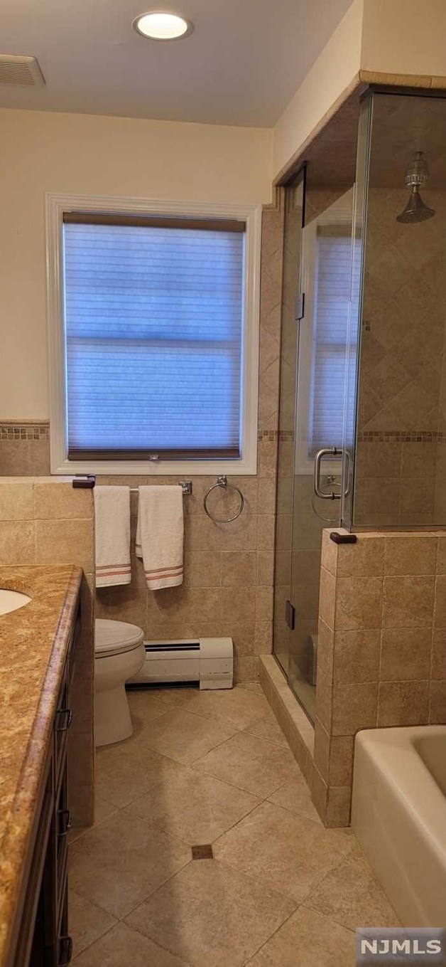 1057 Fairview Ln, West Fort Lee NJ 07024-1537 exterior