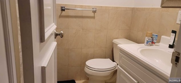 1057 Fairview Ln, West Fort Lee NJ 07024-1537 exterior