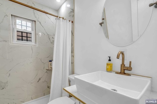 47 Stillman Ave, Bergenfield NJ  07621-1229 exterior