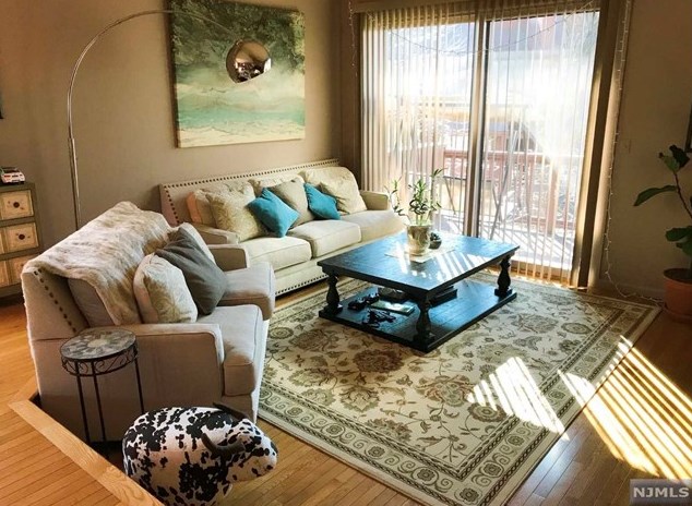 534 Teal Plz, Secaucus NJ  07094-2218 exterior