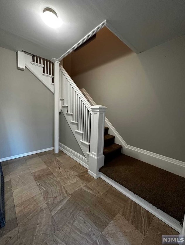 385 Godwin Ave, Wyckoff NJ  07481-1529 exterior