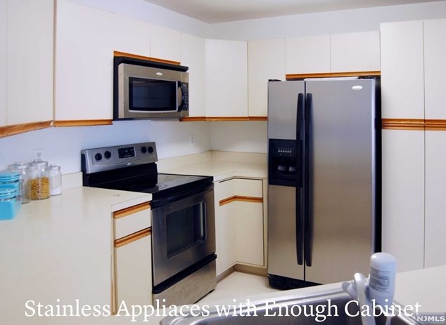 154 Lynette Dr, West Fort Lee NJ  07024-2174 exterior