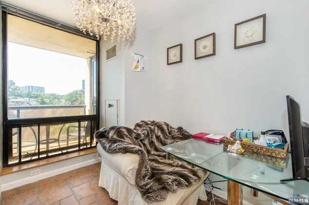 900 Palisade Ave, West Fort Lee NJ  07024-4135 exterior