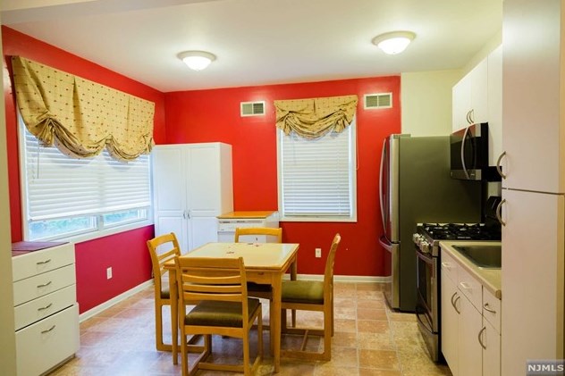 1637 Maple St, West Fort Lee NJ  07024-2538 exterior