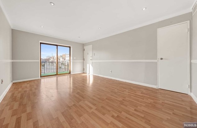 1008 Unicorn Way, Clifton NJ  exterior