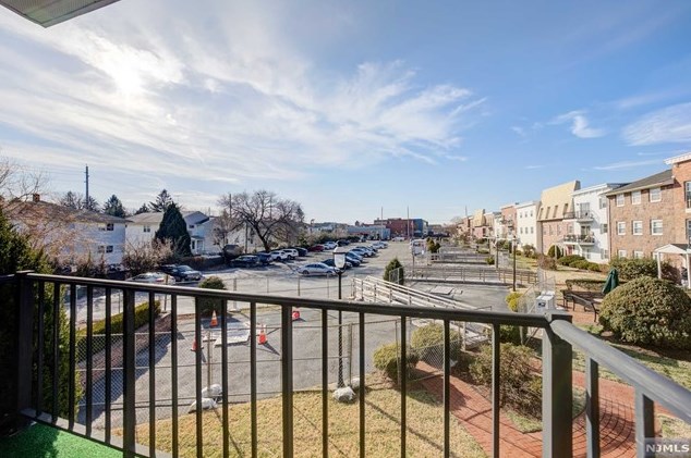 1008 Unicorn Way, Clifton NJ  exterior