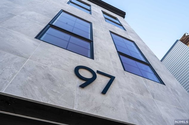 97 Laidlaw Ave, Jersey City NJ  07306-2105 exterior