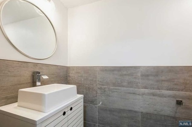 22 Orchard St, Hillsdale NJ  07642-2013 exterior