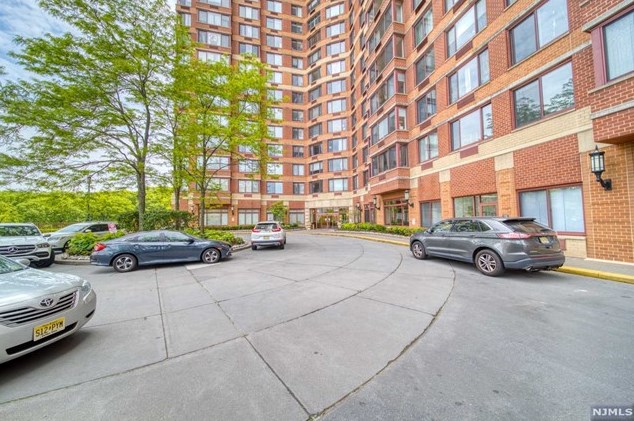 100 Old Palisade Rd, West Fort Lee NJ 07024-7064 exterior