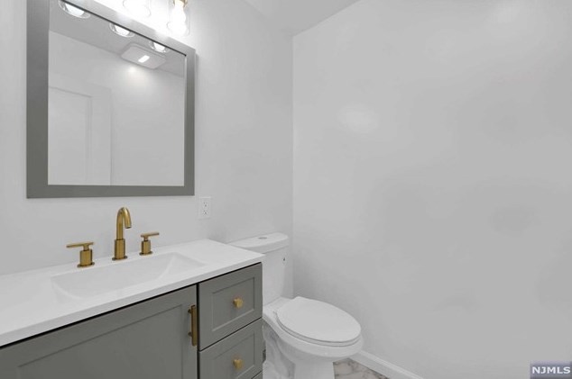 25 Spring Hill Rd, Clifton NJ  07013-2316 exterior