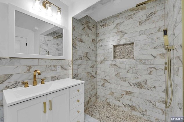 25 Spring Hill Rd, Clifton NJ  07013-2316 exterior