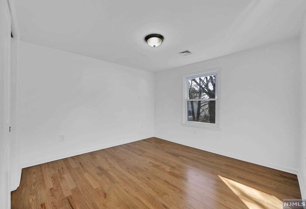 25 Spring Hill Rd, Clifton NJ  07013-2316 exterior