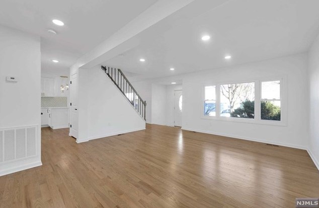 25 Spring Hill Rd, Clifton NJ  07013-2316 exterior