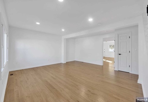 25 Spring Hill Rd, Clifton NJ  07013-2316 exterior