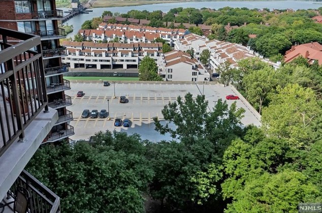 1223 Harmon Cove Tower, Secaucus NJ  07094-1738 exterior