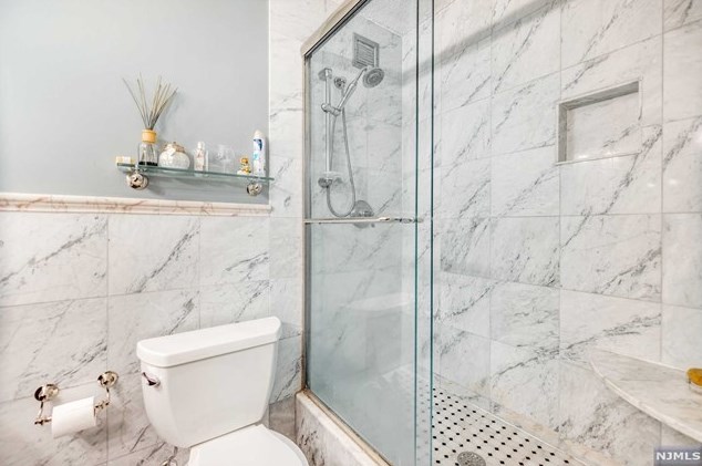 1223 Harmon Cove Tower, Secaucus NJ  07094-1738 exterior