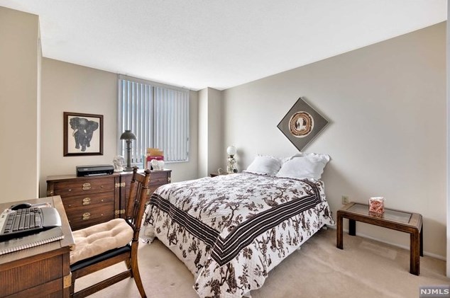 1223 Harmon Cove Tower, Secaucus NJ  07094-1738 exterior