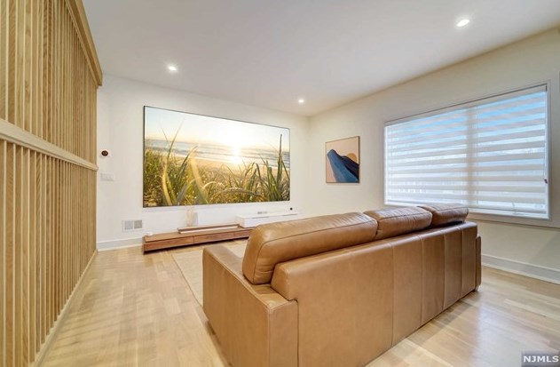 1070 Harvard Pl, West Fort Lee NJ  07024-1630 exterior