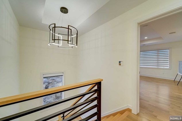 1070 Harvard Pl, West Fort Lee NJ  07024-1630 exterior