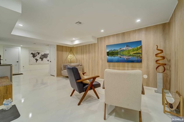 1070 Harvard Pl, West Fort Lee NJ  07024-1630 exterior