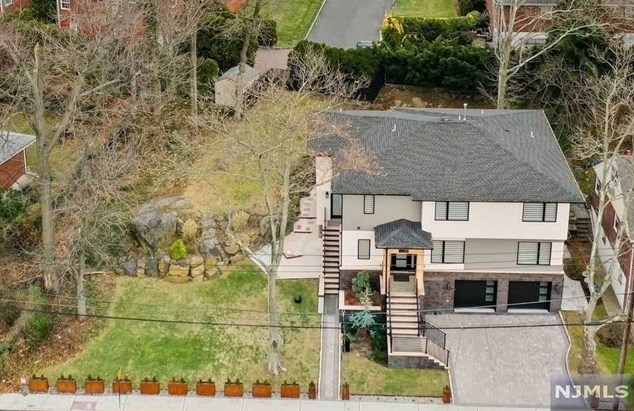 1070 Harvard Pl, West Fort Lee NJ  07024-1630 exterior