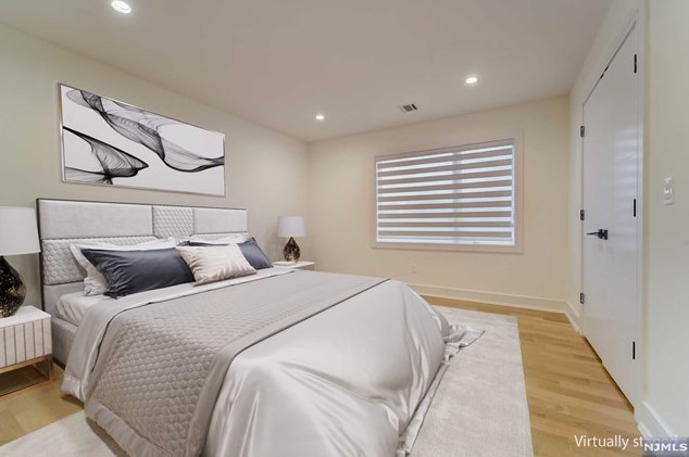 1070 Harvard Pl, West Fort Lee NJ  07024-1630 exterior