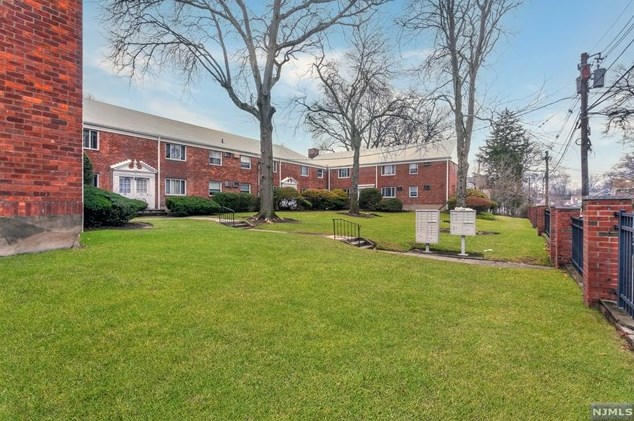 50 1st St, Bergenfield NJ  07621-2137 exterior