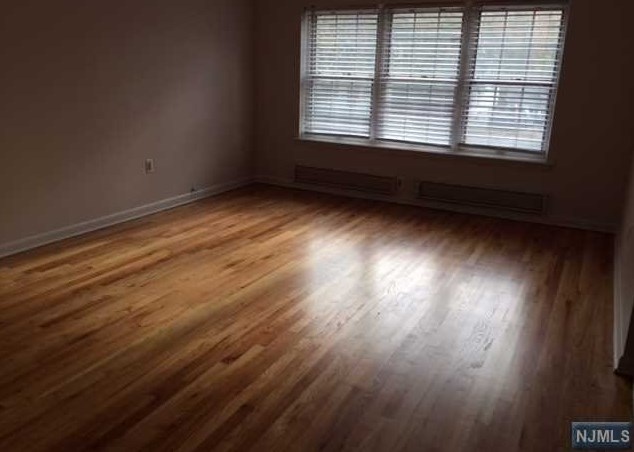 180 High St, Nutley, NJ 07110