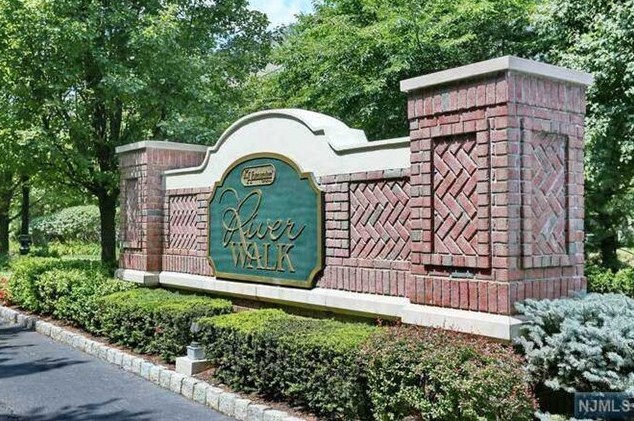 105 Riverwalk Way, Clifton NJ  07014-1727 exterior