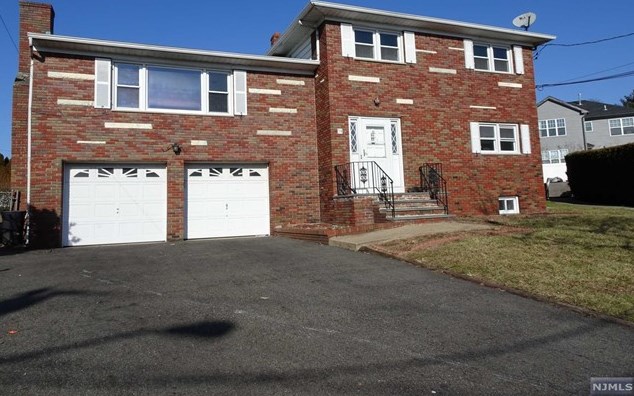 30 Swift Ct, Clifton NJ  07014-1226 exterior
