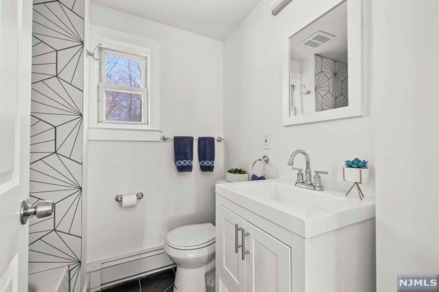 494 Burnside St, Orange NJ 07050-4203 exterior